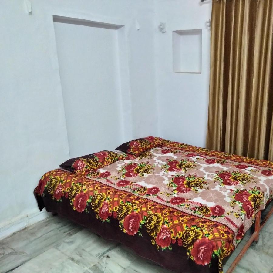 Shri Swami Sheetal Das Akhada B1-88 Assi , Near Pushkar Talab,Varanasi, Ashram Dharmshala Otel Oda fotoğraf